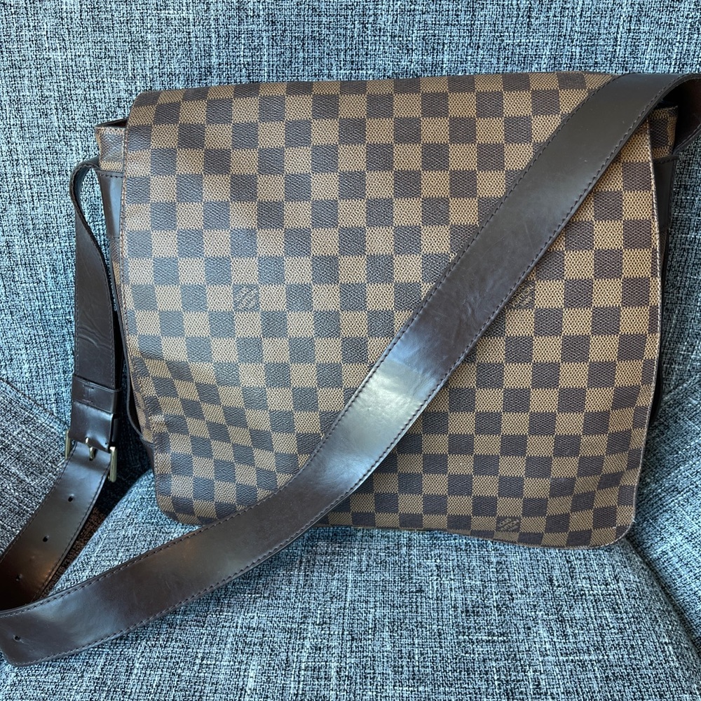 Louis Vuitton Damier Aves Messenger Crossbody Bag